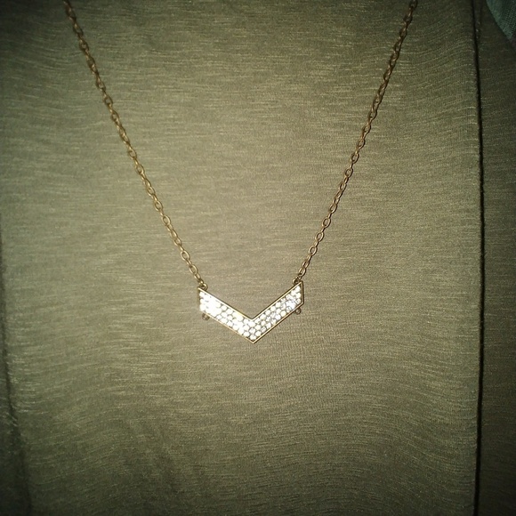 Camo top with built in necklace - Picture 3 of 4